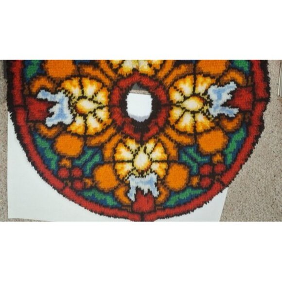 Latch hook stained glass candles xmas tree skirt completed 32 inch - Picture 4 of 9